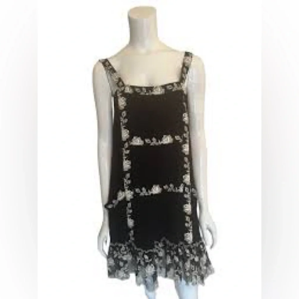 Alice + Olivia Black Dress with White Floral Trim - Picture 3 of 8